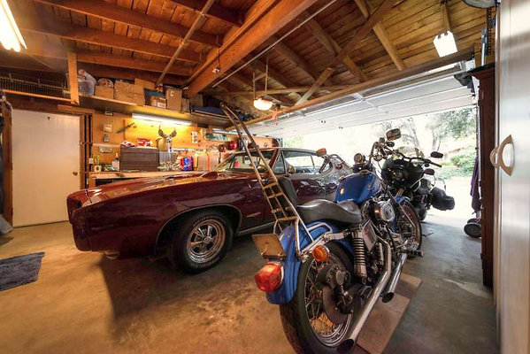 10946 garage 2