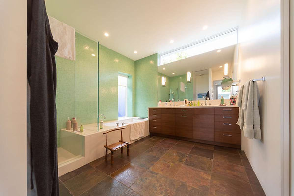 12633 bath 1