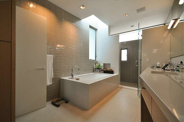 9789 bath 1