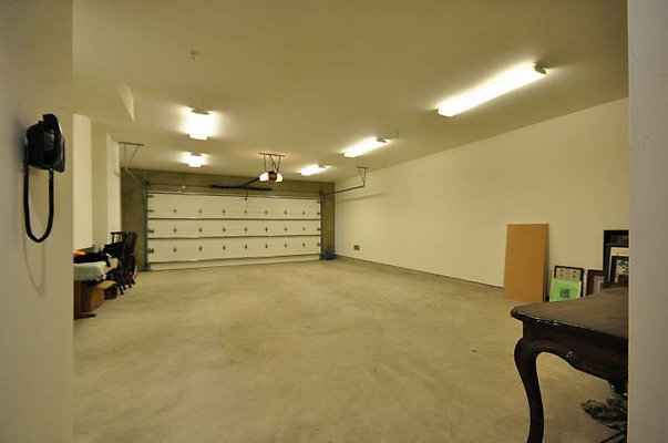 9789 garage 1