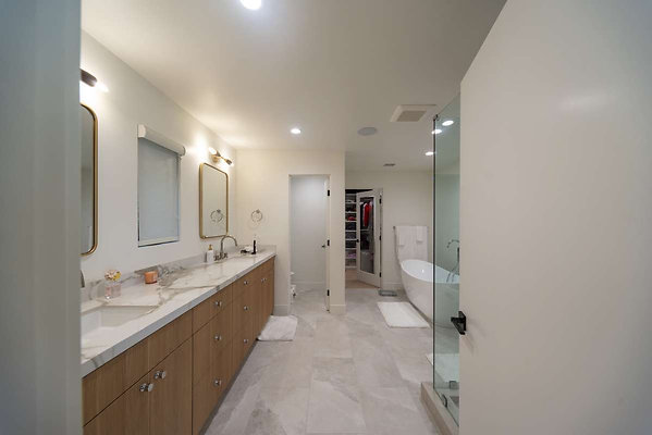 13748 bath 1