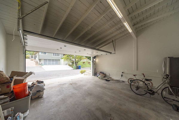 13748 garage 1