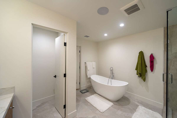 13748 bath 4