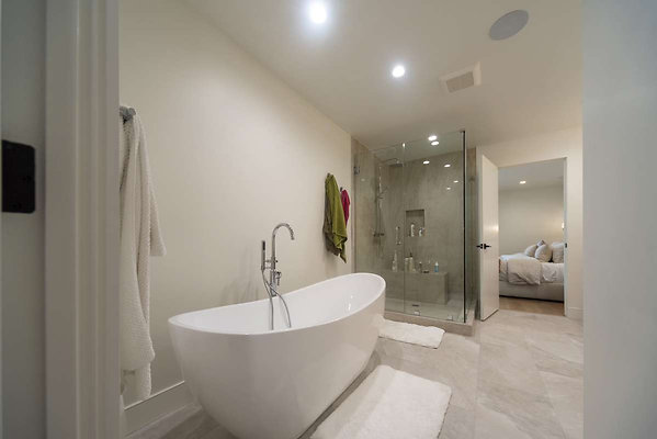 13748 bath 3