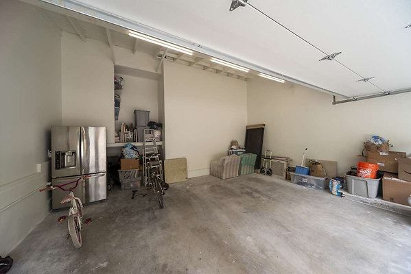 13748 garage 3