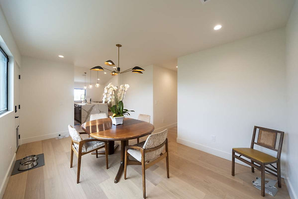 13748 dining 1