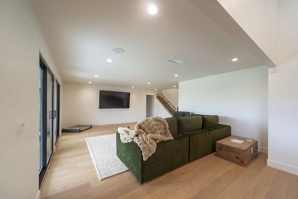 13748 living 2