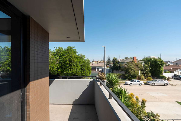 12957 balcony 4