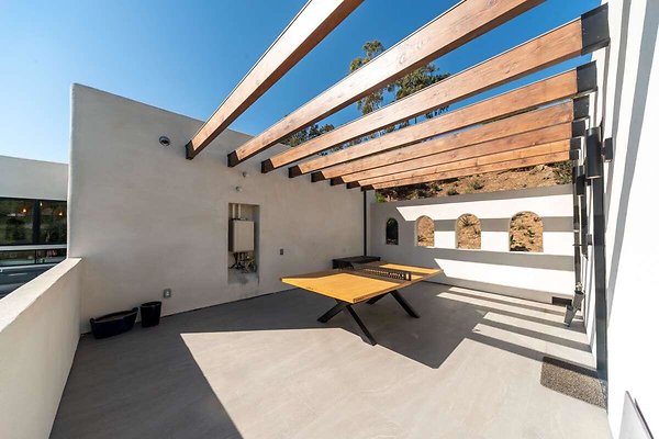 13917 balcony 3