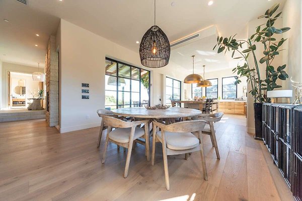 13917 dining 3