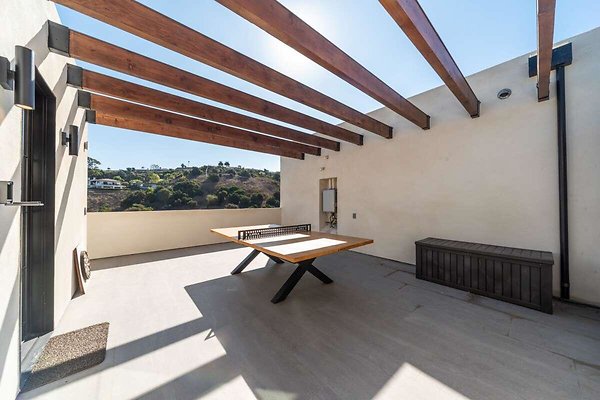 13917 balcony 4
