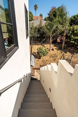 13917 balcony 7