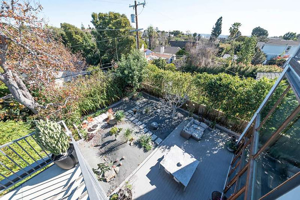 11413 balcony 5