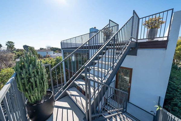 11413 balcony 4