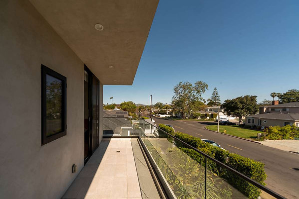 12665 balcony 3