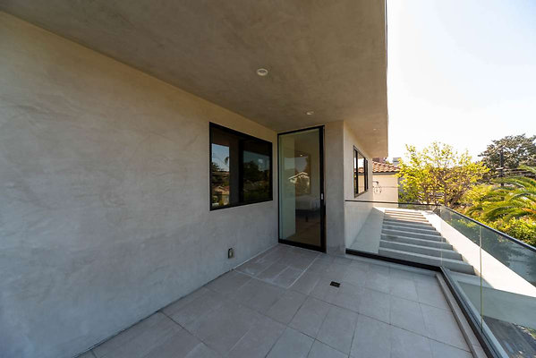 12665 balcony 5