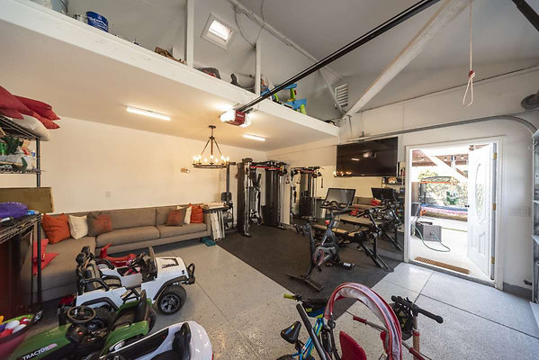 13617 garage 4