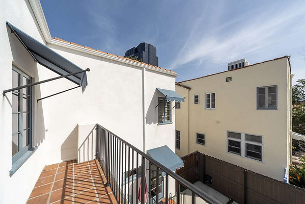 13617 balcony 6