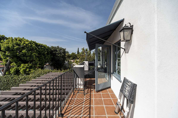 13617 balcony 5