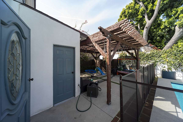 13617 patio 3