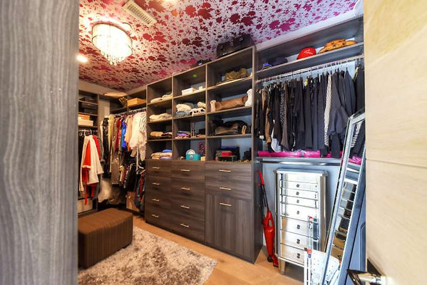 10860 closet 1