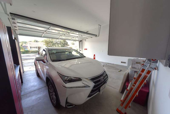 10860 garage 1