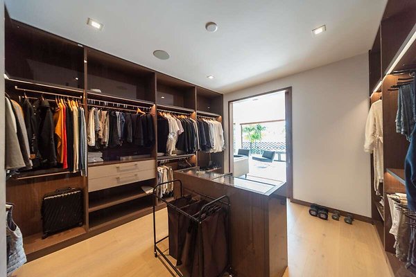 13847 closet 2