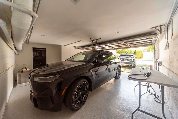 13847 garage 1