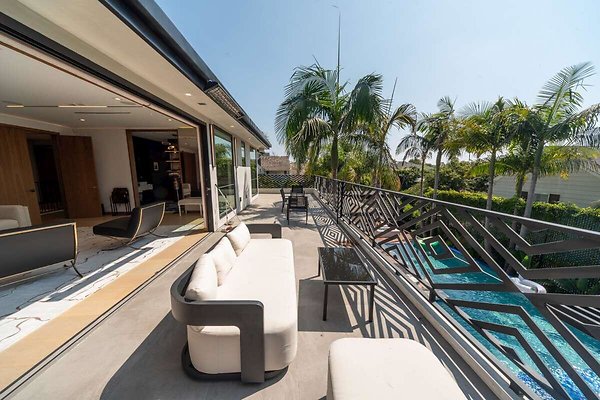 13847 balcony 2