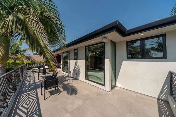 13847 balcony 3