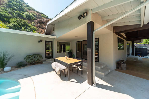 9282 patio 2