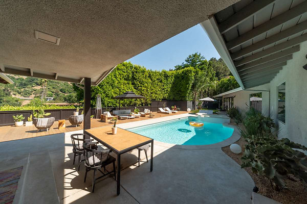 9282 patio 3