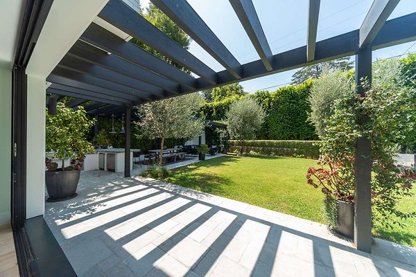13860 patio 6