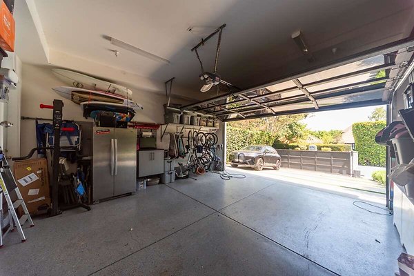 13860 garage 1