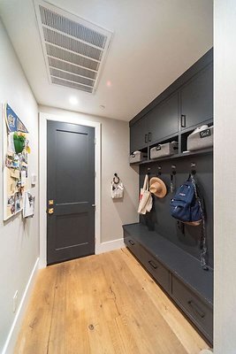 13860 mudroom 1