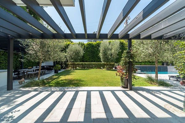 13860 patio 5