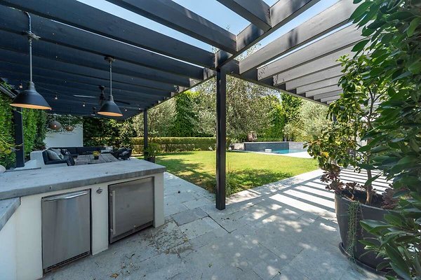 13860 patio 3