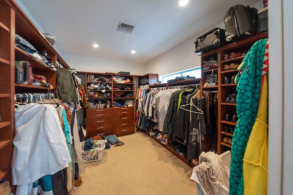 10546 closet 1