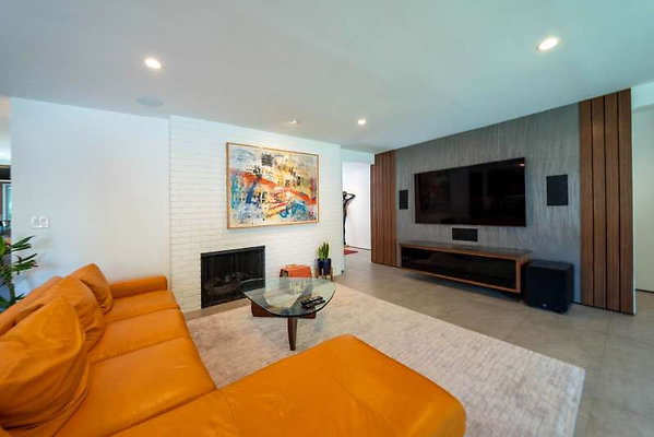 10546 living 5