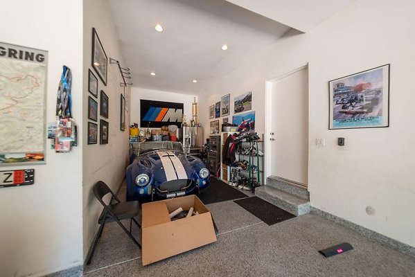 10546 garage 3