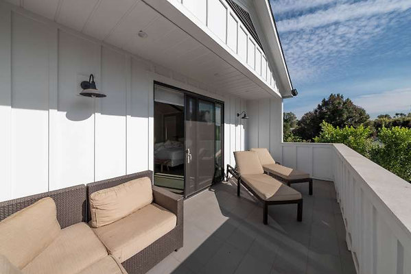 11295 balcony 2