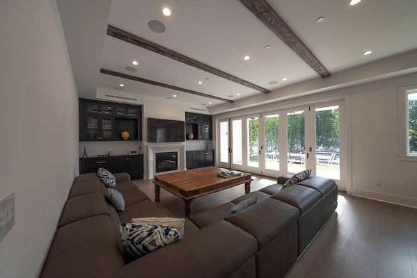 11295 living 5