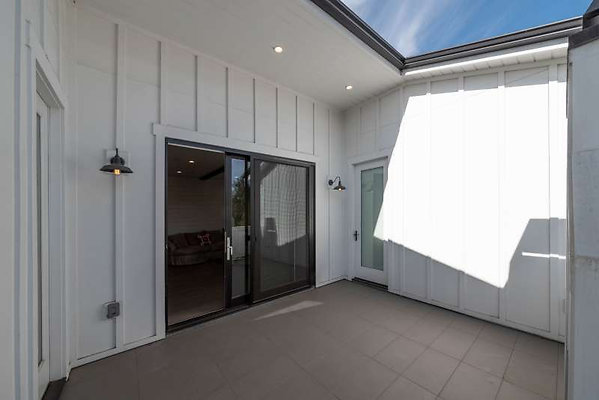 11295 balcony 4