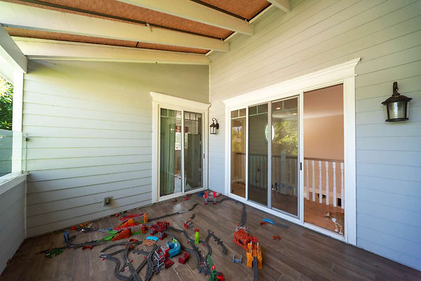 13474 balcony 1