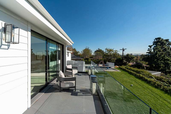 12350 balcony 1