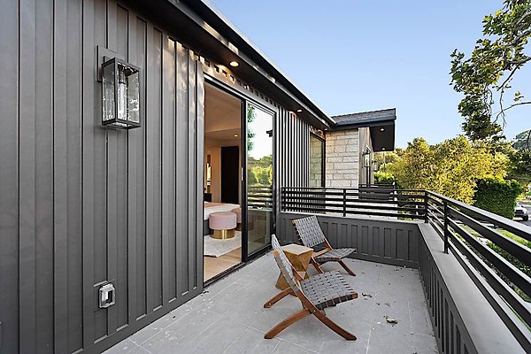 13967 balcony 2