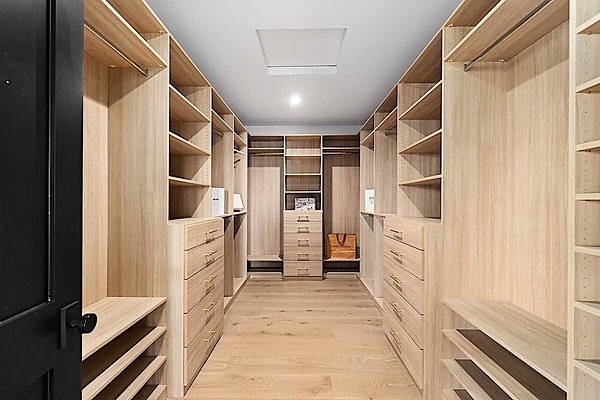 13967 closet 1