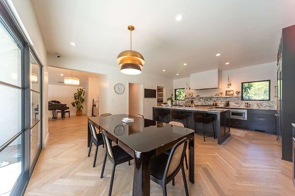 13789 dining 4