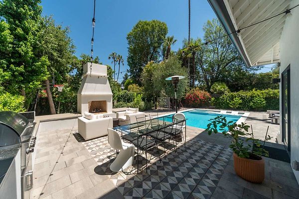 13789 patio 7
