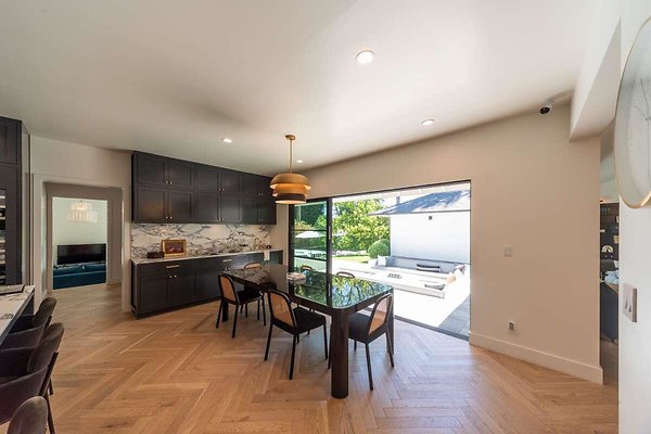 13789 dining 1